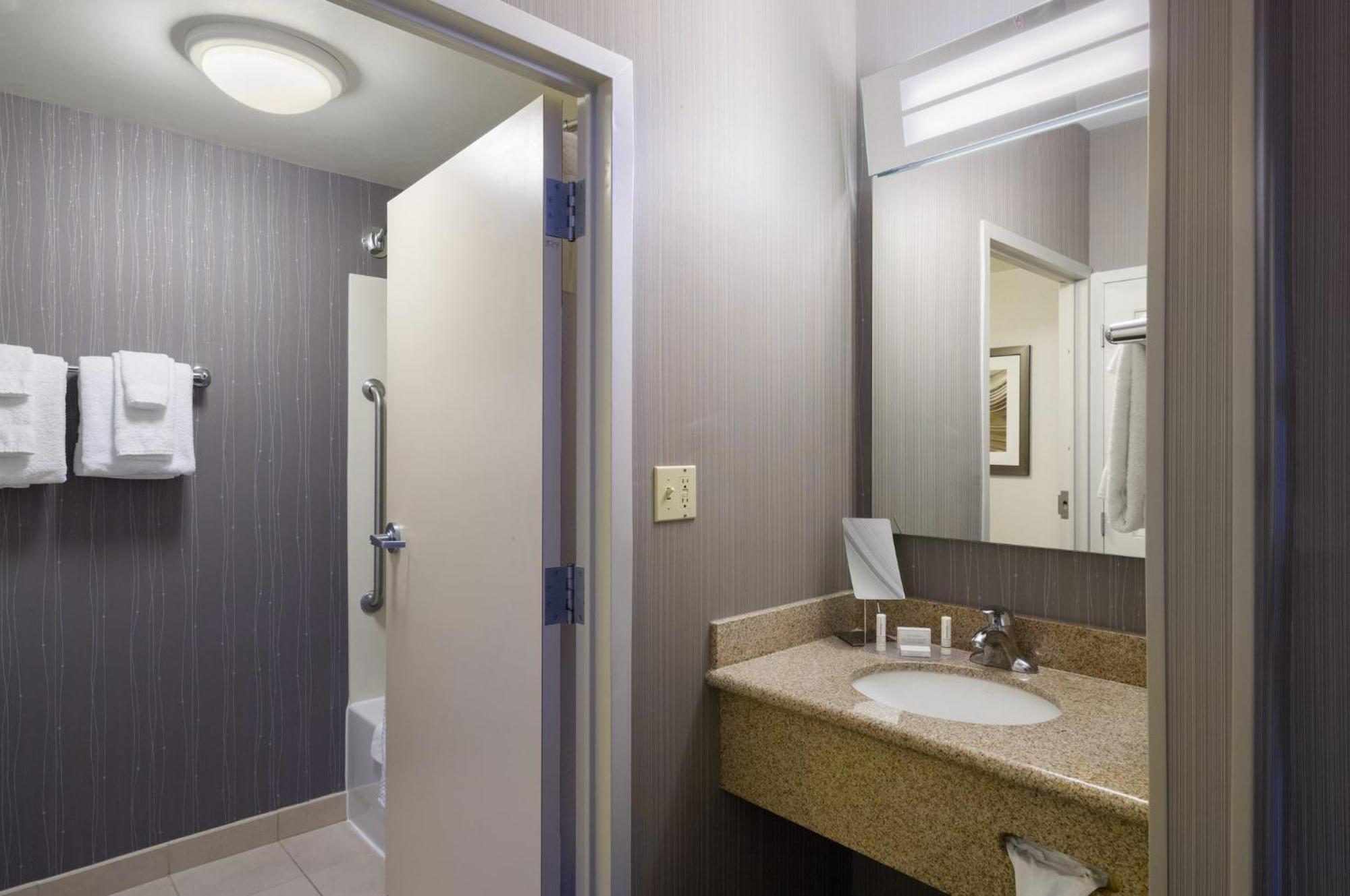 Courtyard By Marriott Scranton Montage Mountain 3*