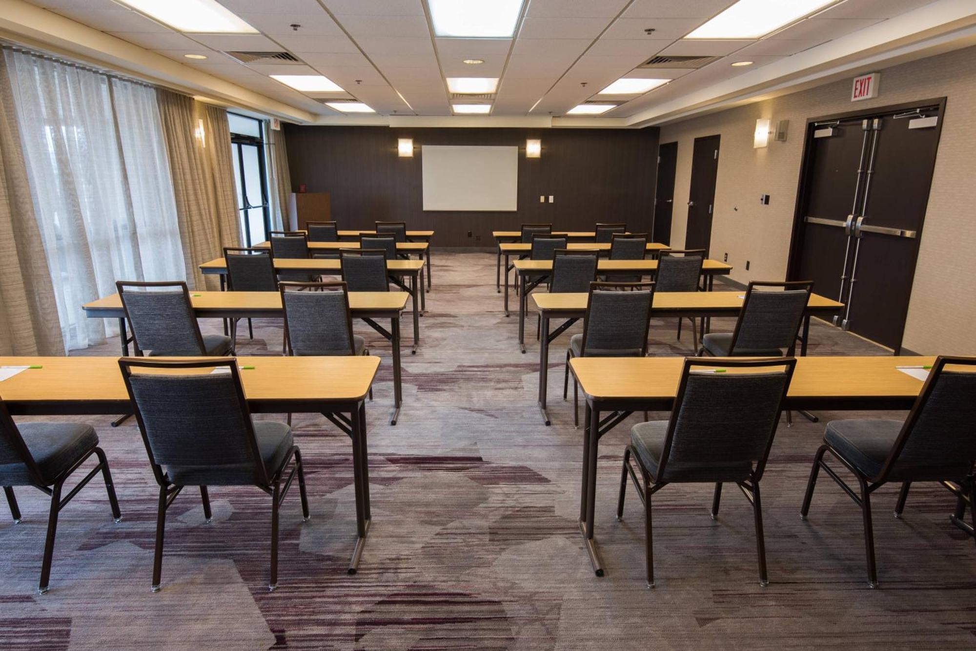 Hotel Courtyard By Marriott Scranton Montage Mountain 3*